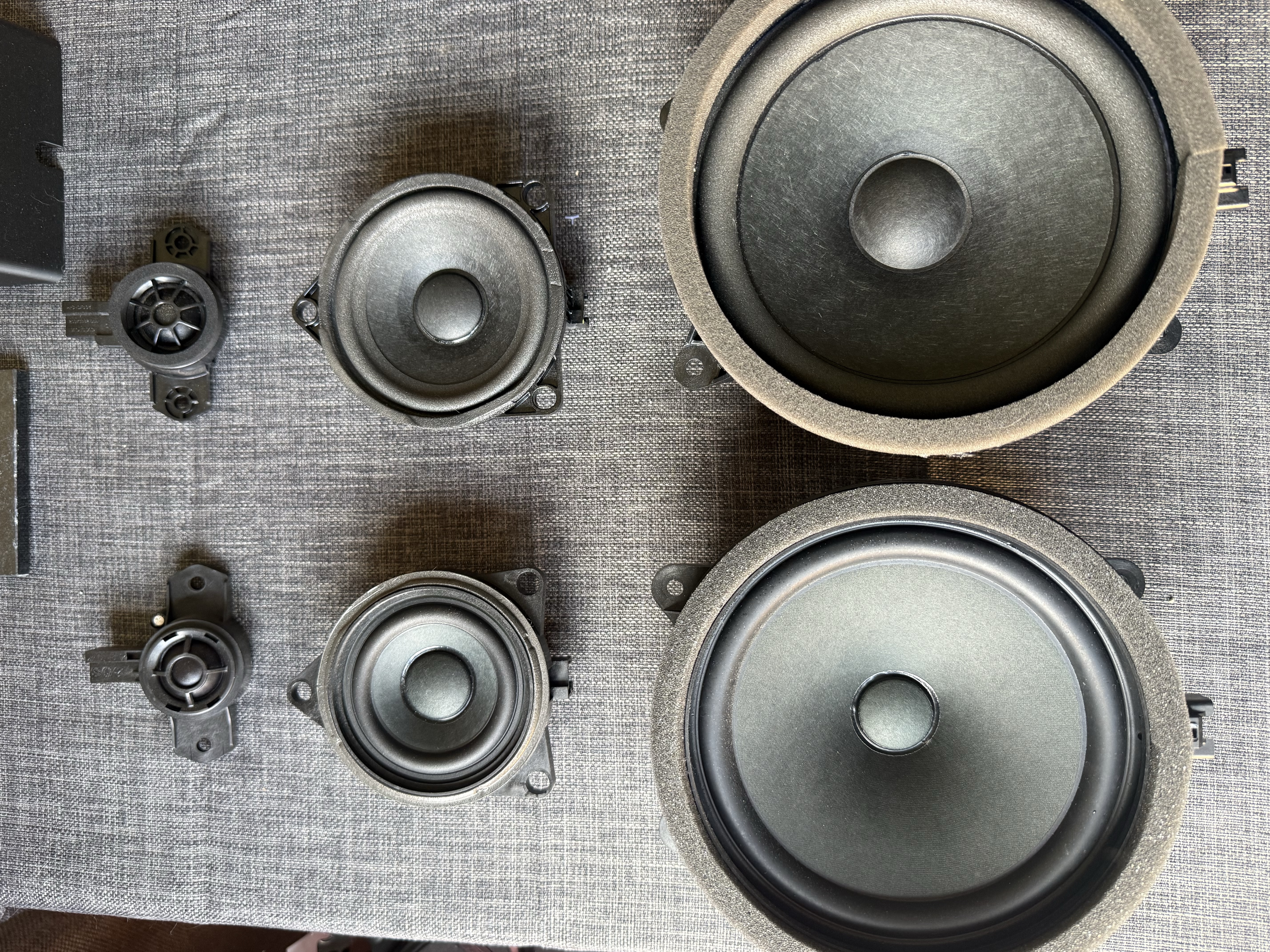 Front door speaker comparison High Performance LEFT vs Harmon Kardon RIGHT