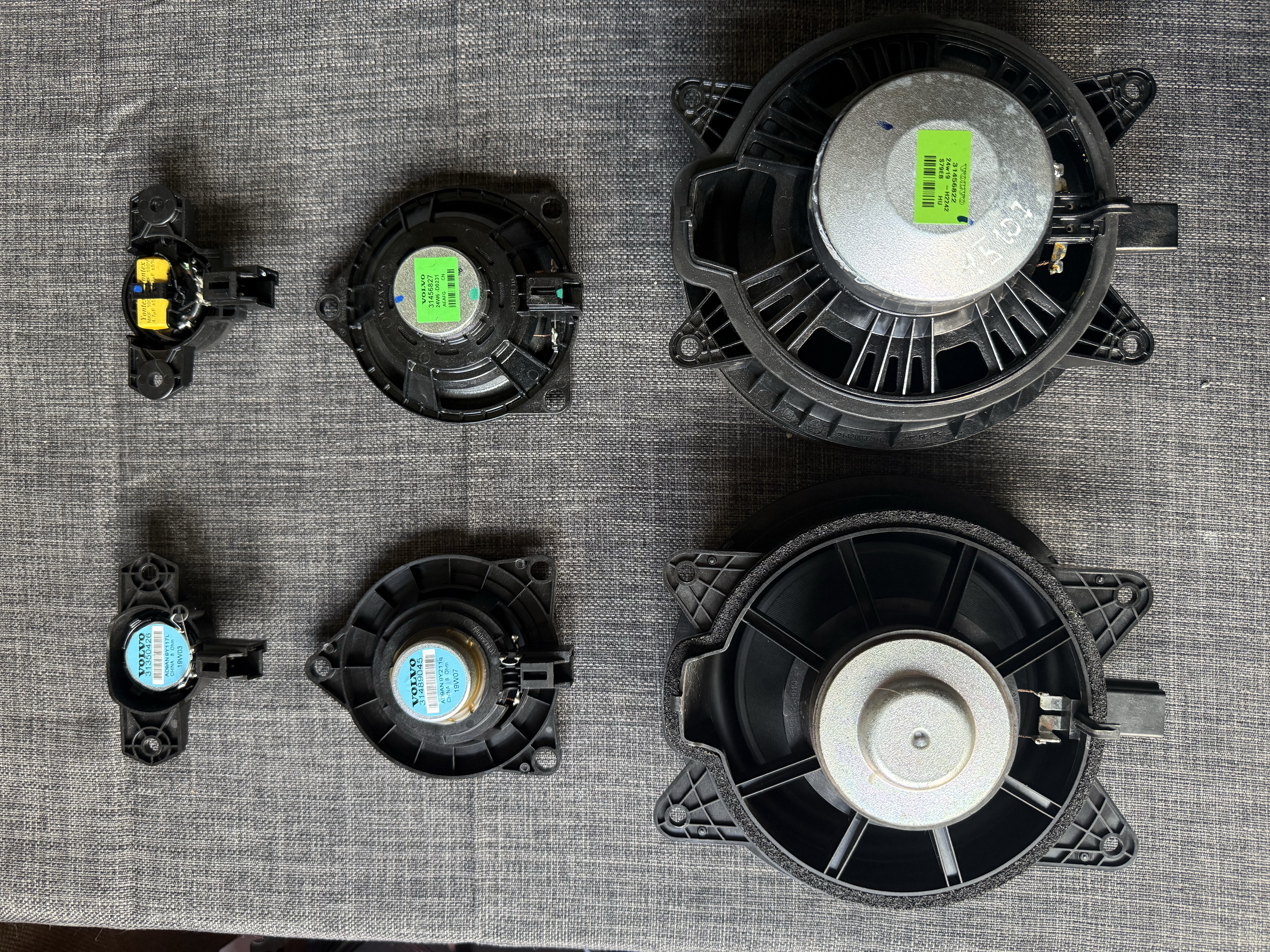 Front door speaker comparison High Performance LEFT vs Harmon Kardon RIGHT